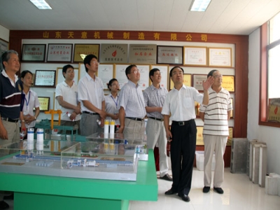 2012.7.28日山東天意兩項科技成果鑒定順利通過，北京領導專家，到我公司參觀指導
