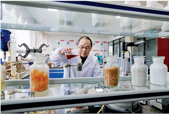 聘用高?？萍既藛T做技術顧問（王勉勵 / 攝影）