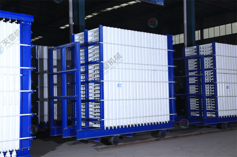 一次成型40塊板的復(fù)合墻板機(jī)，究竟有多好？