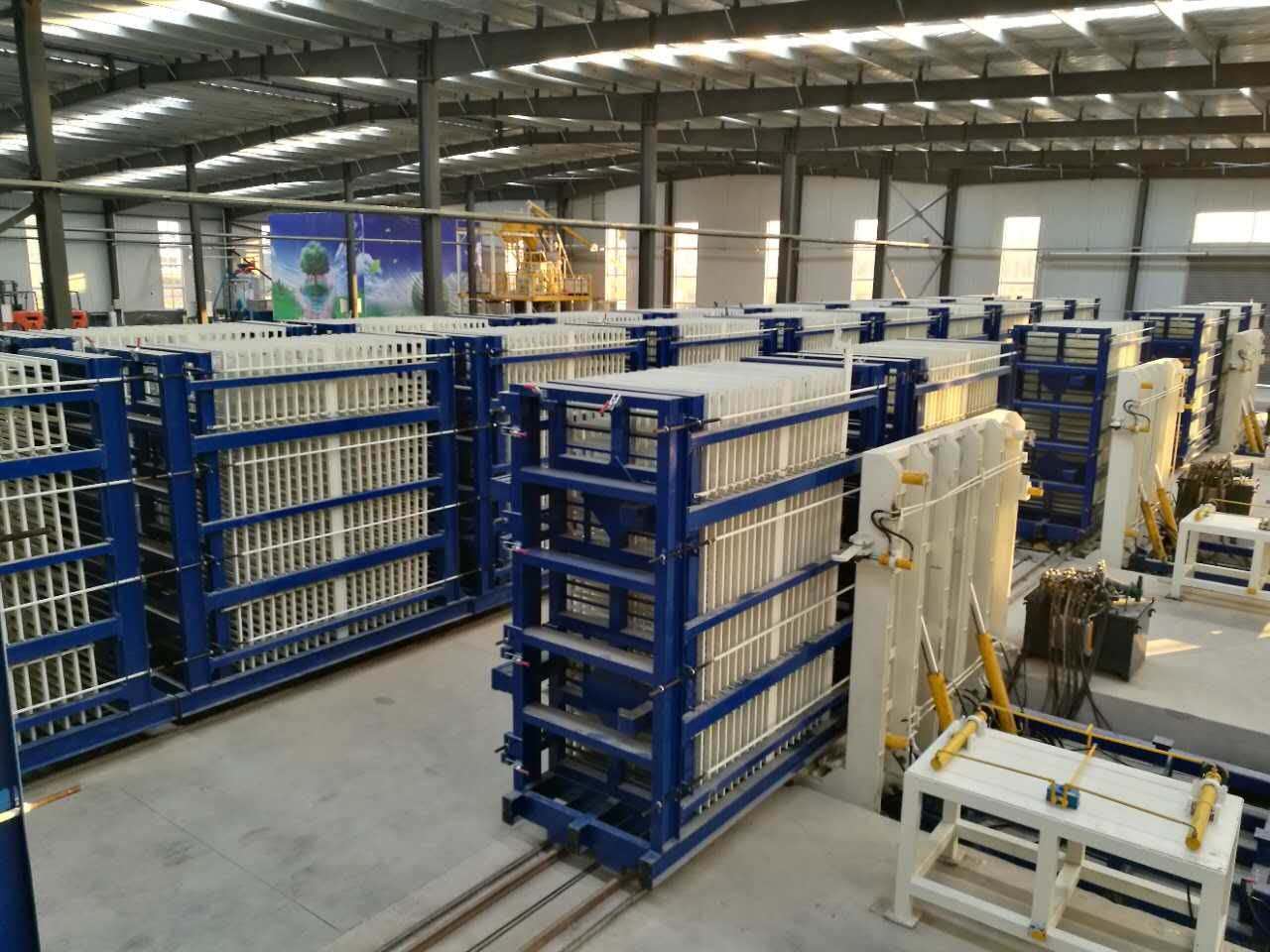 1630283071203606.jpg 20170221-江蘇宿遷立式復合板機生產現(xiàn)場 (2).jpg